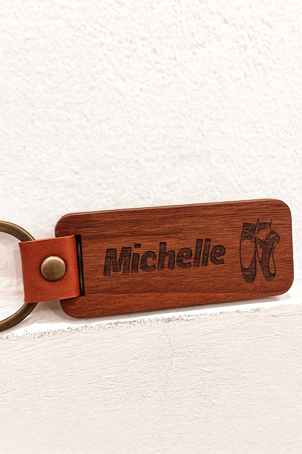 Custom Engraved Wood Keychain – Personalized Name & Icon